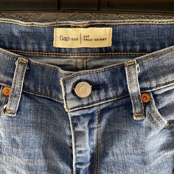 Gap True Skinny Mid Rise Distressed Jeans - Picture 3 of 9